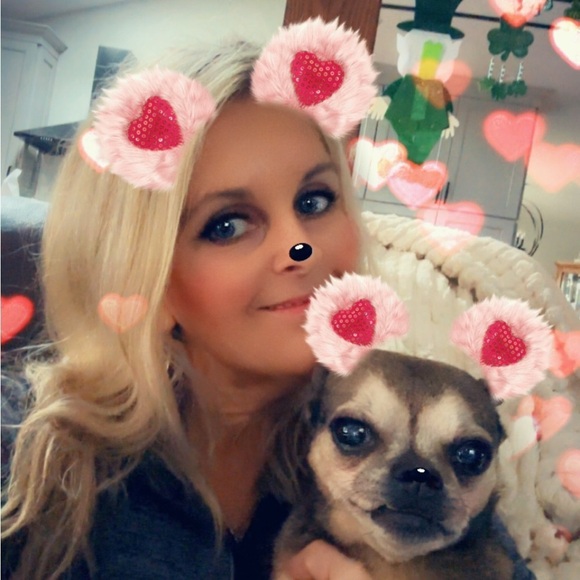 Hi! I’m Danielle! 🩷for live show notifications! - Picture 2 of 10